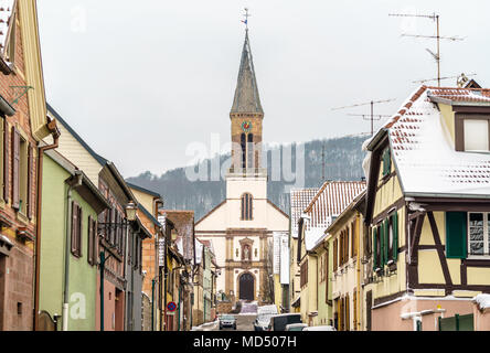 Église Saint Matrin à Kintzheim, village du Bas-Rhin - Alsace, France Banque D'Images