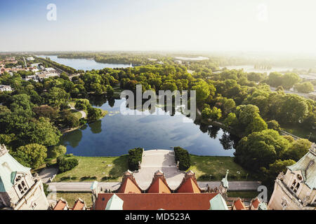 Vue de la nouvelle mairie sur Maschpark, Maschteich et Maschsee, Hanovre, Basse-Saxe, Allemagne Banque D'Images