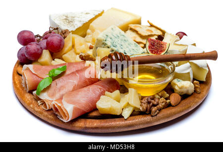 Camembert et jambon au miel, figues, noix sur planche de bois Banque D'Images