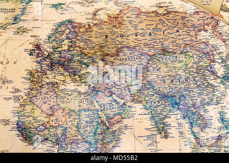 Partie d'une carte du monde détaillée, qui dépeint les continents, mers, océans, noms de pays, les capitales et les grandes villes. Banque D'Images