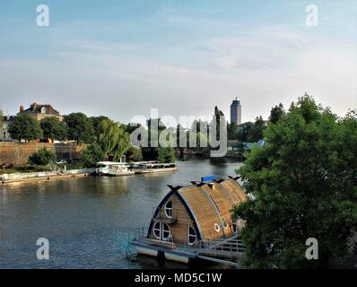 Rivière Erdre et Tour Bretagne à Nantes, Loire Atlantique, pays de la Loire, France Banque D'Images