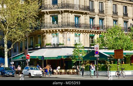 Café Les Deux Magots, Place Saint Germain des Près. Paris, France. Banque D'Images