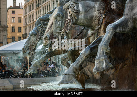 Lyon, fontaine Bartholdi, monument avec les chevaux au galop Banque D'Images