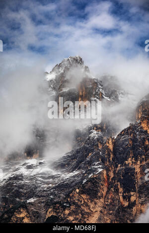 Monte Antelao (3263m) au-dessus de San Vito di Cadore (près de Cortina d'Ampezzo), est la deuxième plus haute montagne d'Dolomiti, également connu comme le roi des Banque D'Images