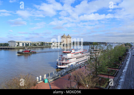 Amarré le long de la rue de la rivière de bateaux à vapeur à Savannah, Géorgie Banque D'Images