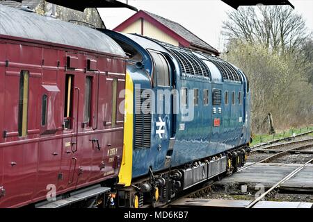 Ramsbottom, Lancashire, Royaume-Uni. 14 avril 2018 locomotive diesel Deltic 'Alycidon' D9009 Class 55 Banque D'Images