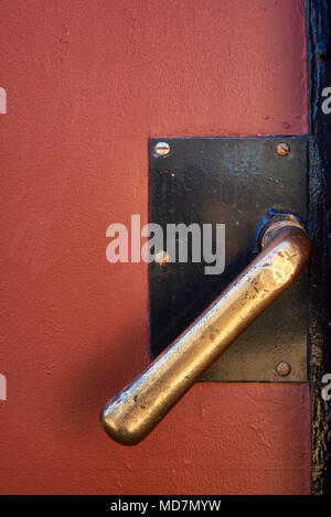 Poignée de porte ancienne vintage transport ferroviaire à Mansfield. Banque D'Images