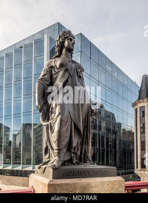 Statue représentant l'Agriculture sur HOLBORN VIADUCT, Londres, Royaume-Uni. Banque D'Images