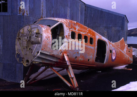 Dépouillé et abandonné avion britannique, l'Île Déception, péninsule antarctique. Banque D'Images