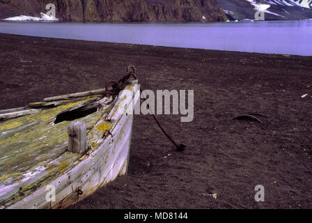 Barque en décomposition, l'Île Déception, péninsule antarctique. Banque D'Images