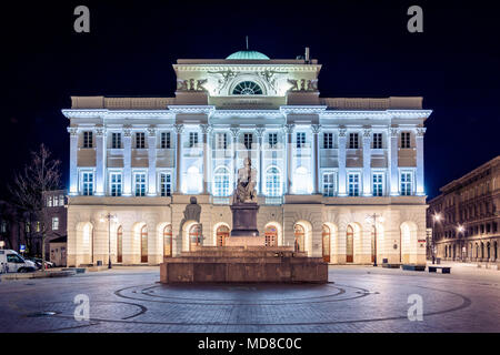 Nicolaus Copernicus Monument sculpté par Bertel Thorvaldsen en face du Palais Staszic (Palac) Nocny Krakow b&b maison d'Académie Polonaise des Sciences. Banque D'Images