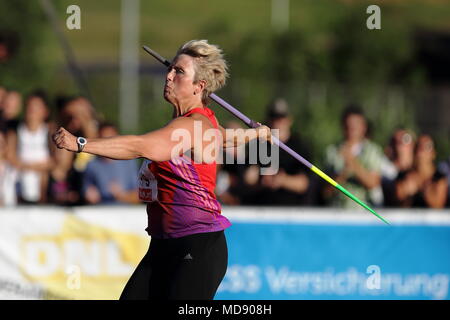 Lucerne, Suisse. 17th, 2012. Christina Obergfoll de l'Allemagne en action au cours de la féministe du javelot cas de l'athlétisme Réunion compet Banque D'Images