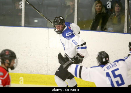 London, Ontario, Canada. 18 avr, 2018. Les ressortissants de Londres de gagner 6 minutes en prolongation sur un but par Cohen Kiteley(6), la série remonte maintenant à Listowel sur jeu 6 comme les cyclones laisse le meilleur de la série 7 3-2. Luc Durda/Alamy live news Banque D'Images