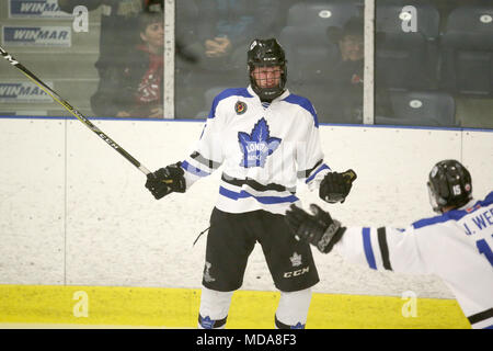 London, Ontario, Canada. 18 avr, 2018. Les ressortissants de Londres de gagner 6 minutes en prolongation sur un but par Cohen Kiteley(6), la série remonte maintenant à Listowel sur jeu 6 comme les cyclones laisse le meilleur de la série 7 3-2. Luc Durda/Alamy live news Banque D'Images