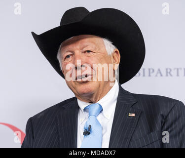 Washington, DC, USA. Apr 17, 2018. FOSTER FRIESS lors de la restauration de la démocratie de notre programme à la politique bipartite Center à Washington, DC Le 17 avril 2018 Crédit : Michael Brochstein/ZUMA/Alamy Fil Live News Banque D'Images