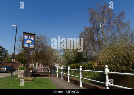 Rolleston, Derbyshire, Royaume-Uni. 19 avril 2018. Météo France : Le petit village de Rolleston jouit de soleil sur la journée d'avril le plus chaud depuis 1949. Rolleston, Derbyshire, Royaume-Uni. 19 avril 2018. Crédit : Richard Holmes/Alamy Live News Banque D'Images