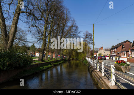 Rolleston, Derbyshire, Royaume-Uni. 19 avril 2018. Météo France : Le petit village de Rolleston jouit de soleil sur la journée d'avril le plus chaud depuis 1949. Rolleston, Derbyshire, Royaume-Uni. 19 avril 2018. Crédit : Richard Holmes/Alamy Live News Banque D'Images