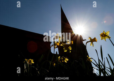 Rolleston, Derbyshire, Royaume-Uni. 19 avril 2018. Météo France : Le petit village de Rolleston jouit de soleil sur la journée d'avril le plus chaud depuis 1949. Rolleston, Derbyshire, Royaume-Uni. 19 avril 2018. Crédit : Richard Holmes/Alamy Live News Banque D'Images