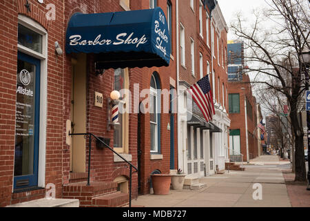 Baltimore, Maryland, USA. Salon de coiffure à l'ancienne dans la ville historique de Federal Hill District. Banque D'Images