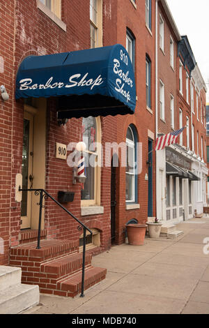 Baltimore, Maryland, USA. Salon de coiffure à l'ancienne dans la ville historique de Federal Hill District. Banque D'Images