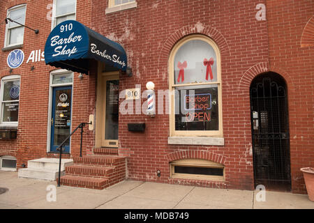 Baltimore, Maryland, USA. Salon de coiffure à l'ancienne dans la ville historique de Federal Hill District. Banque D'Images