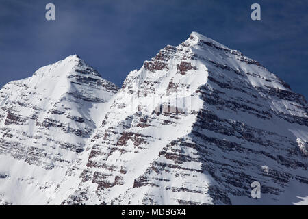 Maroon Bells en hiver avec de la neige fraîche, Aspen, Colorado Banque D'Images