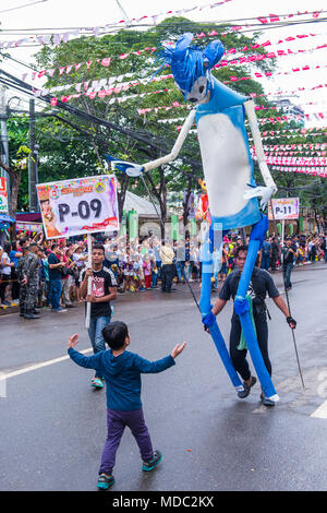 Giant Puppet au festival de Sinulog à Cebu Philippines Banque D'Images