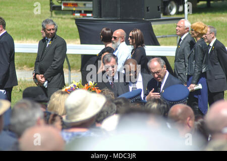 Attente de dignitaires recueilleront au Service Commémoratif de Pike River, tenue en l'honneur des 29 hommes tués dans la mine de Pike River près de Greymouth, 2010. Le premier ministre John Key est centre. Banque D'Images