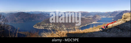 Vue panoramique depuis le Monte San Giorgio sur le lac de Lugano. Banque D'Images