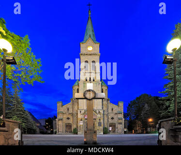 Zakopane, Pologne Petite / Pologne - 2010/07/04 : Holy Family Parish Church à l'Kupowki, rue piétonne principale avenue de Zakopane Banque D'Images