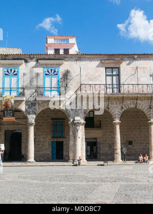 La HAVANE, CUBA - 16 janvier 2017 : Arcades du Palais du Conde Lombillo. sur la place de la Cathédrale, La Vieille Havane, Cuba. Banque D'Images