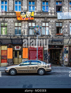 Berlin, Mitte. Schokoladen Projet culturel dans l'ancien bâtiment dans Ackerstrasse avec des bannières soutenir Carles Puigdemont, Banque D'Images