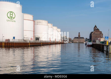 Berlin-Moabit,Westhafen,Port Ouest,UNITANK de réservoirs adninistration brique bâtiment avec tower & vieille brique Grenier maintenant une bibliothèque. Banque D'Images