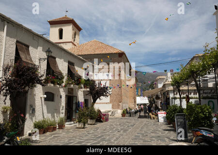 Vue sur la rue de la montagne blanche, village de Pampaneira, Parc National de la Sierra Nevada, Las Alpujarras, Province de Grenade, Andalousie, Espagne, Europe Banque D'Images