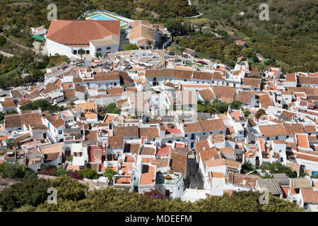 Vue sur le village de montagne de Frigiliana, à la province de Malaga, Costa del Sol, Andalousie, Espagne, Europe Banque D'Images