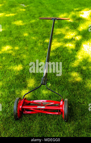 Reverni powered mover de pelouse manuellement Banque D'Images