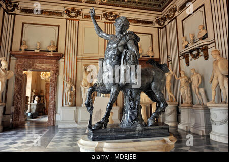 Italie, Rome, Musées du Capitole, Musei Capitolini, Palazzo Nuovo, Grande salle, Centauro Giovane, Young Centaur (Furietti Centaur), sculpture romaine Banque D'Images