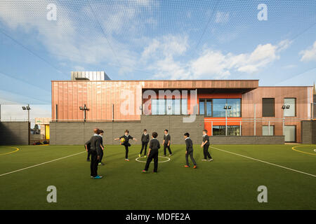 Vue de l'utilisation multi-jeux--zone. Stephen perse et d'apprentissage de la Fondation des Sports, Cambridge, Royaume-Uni. Architecte : Chadwick Cheveux Clarke Archi Banque D'Images