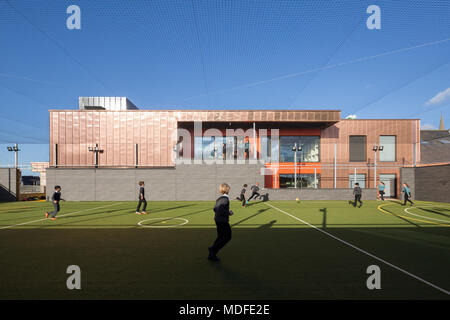 Vue de l'utilisation multi-jeux--zone. Stephen perse et d'apprentissage de la Fondation des Sports, Cambridge, Royaume-Uni. Architecte : Chadwick Cheveux Clarke Archi Banque D'Images