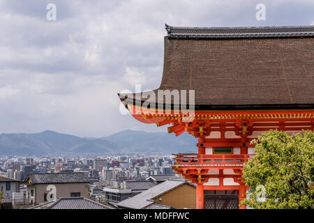 Belle vue sur le centre-ville de Kyoto du temple Kiyomizu-dera, Japon Banque D'Images