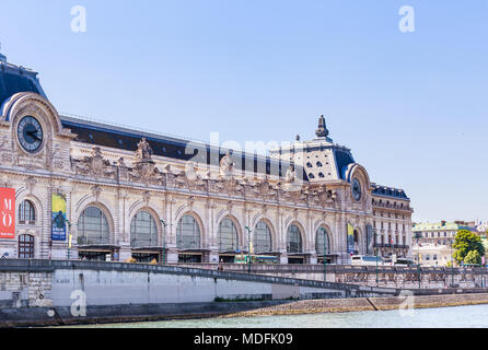 Musée d'Orsay sur la rive de la Seine, Paris, France Banque D'Images