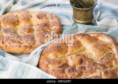 Pita turque Ramadan ou Ramazan Pidesi. (Pide) boulangerie traditionnelle concept. Banque D'Images