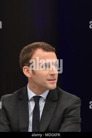 Deauville (Normandie, nord de la France) : Emmanuel Macron participant à la 12e édition du Forum des femmes pour l'économie et la société sur 2016/12/02 Banque D'Images