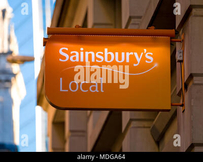 Supermarché Sainsbury's Sign, supermarché Sainsburys a été fondée en 1869 à Londres. Banque D'Images