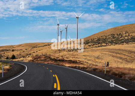 Les éoliennes sont trouvés le long d'une route dans la région de Gilliam, à Arlington County, Oregon, United States of America Banque D'Images