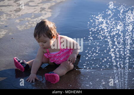 Enfants jouant à Meridian Splash Park Banque D'Images