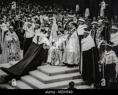 Le couronnement de la reine Elizabeth II le 2 juin 1953, dans l'abbaye de Westminster, Londres. Banque D'Images