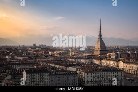 Un incroyable coucher du soleil point dans la première belle capitale de l'Italie, Torino. Un endroit où vous pouvez atteindre votre paix intérieure. Banque D'Images