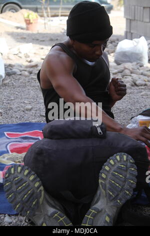 Migrantes Hondureños durante su paso por Hermosillo con rumbo al Norte se reúnen en un comedor un punto de medio día. Nortephoto.com,CREDITO /personnel . Banque D'Images