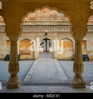 Pavillon à Baradari Man Singh I, Place du Palais, Fort Amer, Jaipur, Rajasthan, Inde Banque D'Images